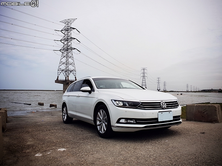 純白潔淨的Passat Variant