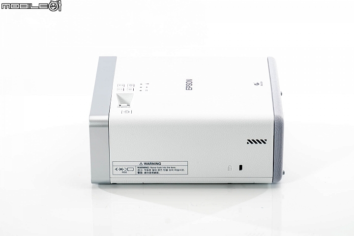 Epson EF-100自由視移動光屏 和電視互補的好搭檔