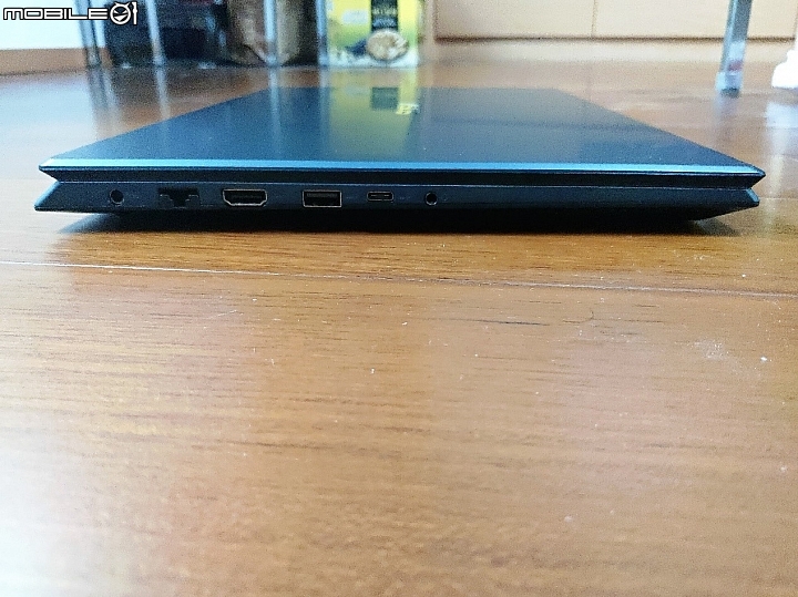 點我看大圖 窄邊框類電競筆電ASUS X571星夜黑開箱