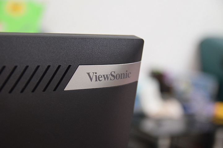 體驗 開箱 隨時翻轉 快速呈現 ViewSonic VG2455 工作與娛樂的好幫手