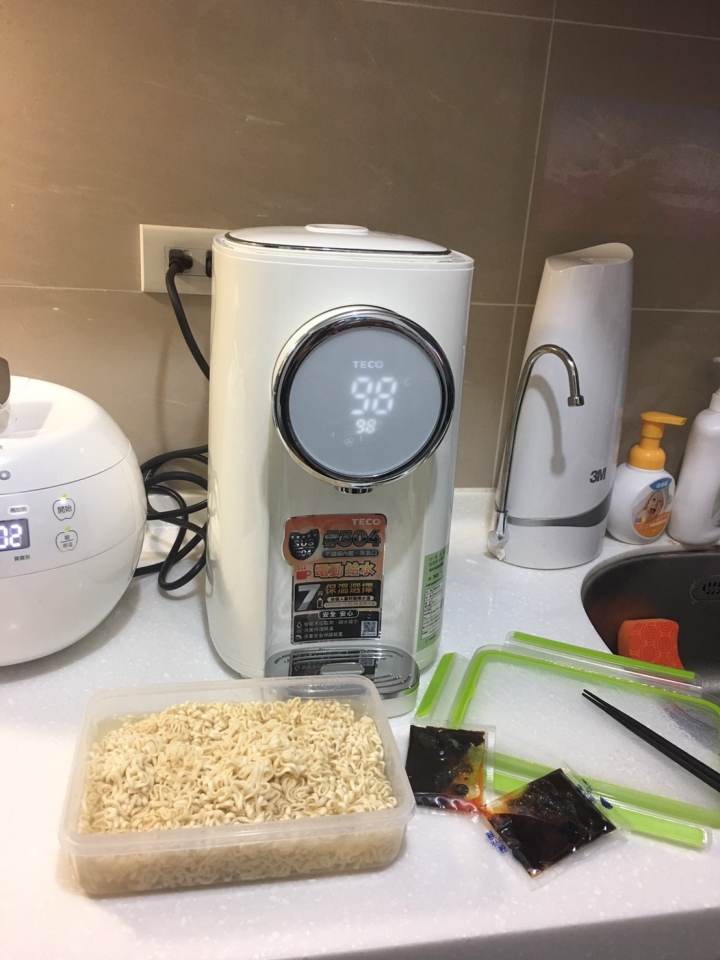 [開箱]東元TECO 5L簡約美型 智能溫控 熱水瓶 YD5201CBW