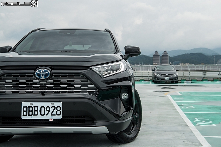 小黑微開箱。RAV4 HYBRID 4WD E-FOUR