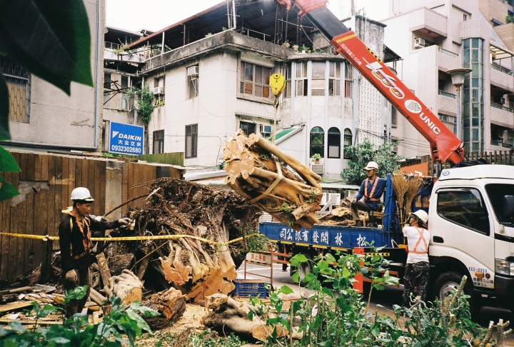 [Stylus ZOOM 140][Big Mini]颱風假[Kodak 200]