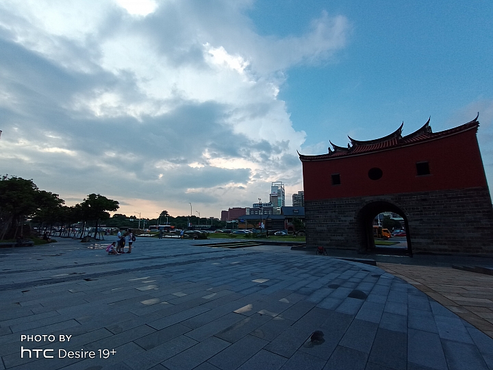HTC Desire 19+三鏡頭 厲害