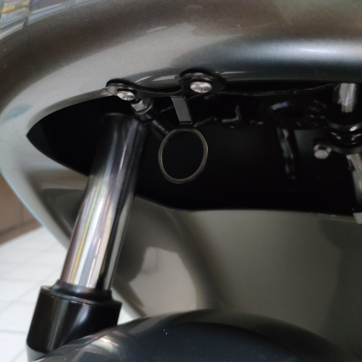 iE125 自行加裝前後分離式鏡頭行車紀錄器(只要拆馬桶座)