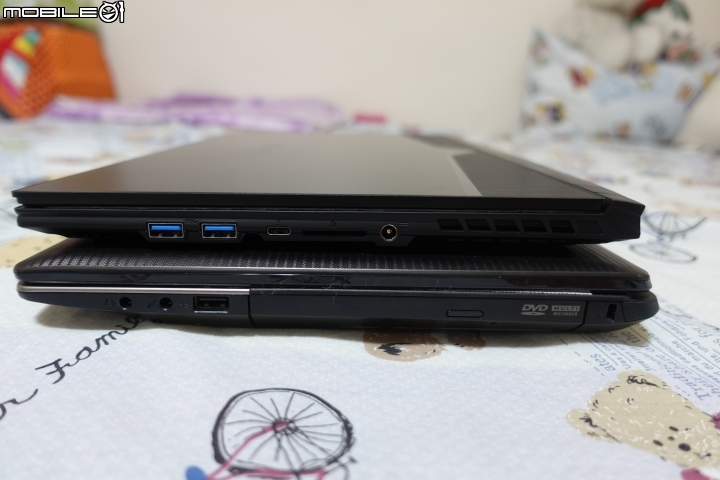 技嘉 AERO 15 OLED 怎麼不專業怎麼來開箱文