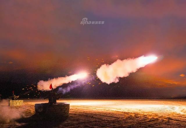 西北望，射天狼！陆军防空兵西北大漠弹炮射不停