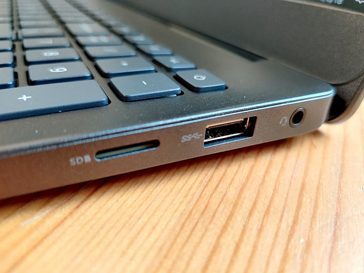 平民版XPS 15-淘寶Dell Inspiron 7590開箱
