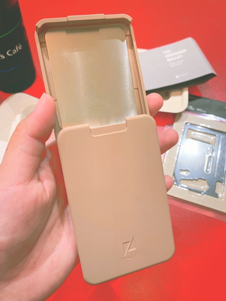 [開箱] ZENLET行動錢包，RFID防盜卡包入手，硬殼耐用，好物分享