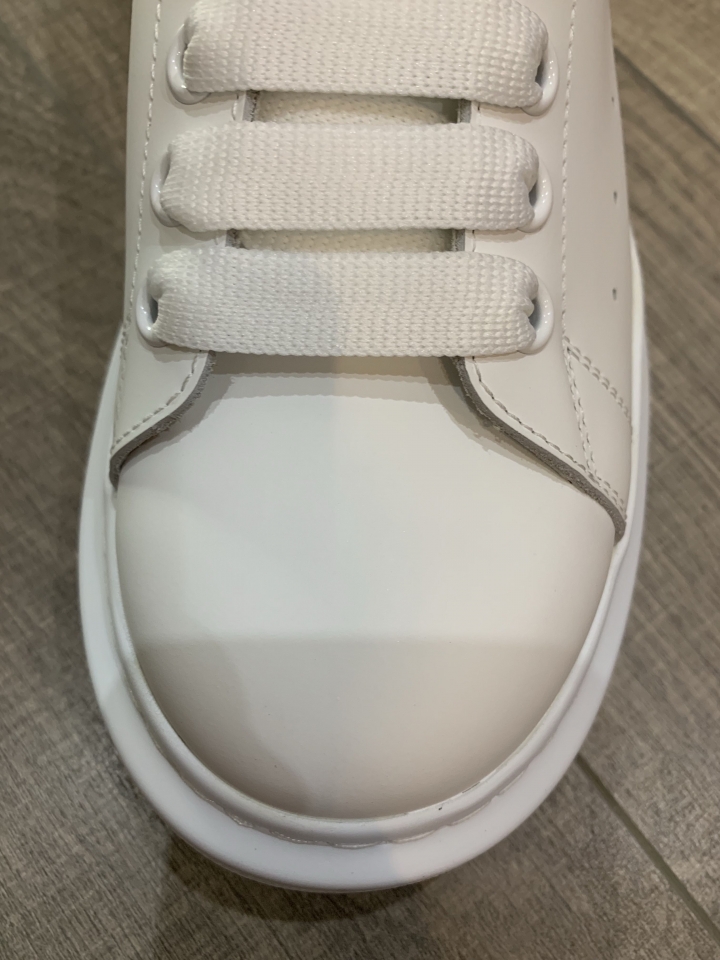 「開箱」Alexander McQUEEN 黑白運動鞋