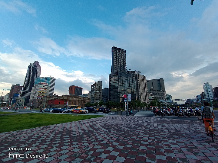 HTC Desire 19+三鏡頭 厲害