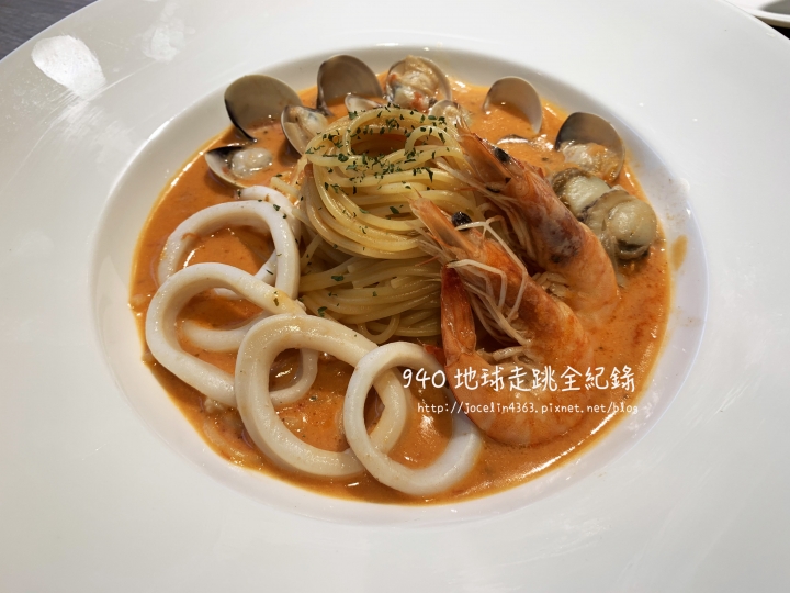 [台北 • 松山區美食] 尖牙義式廚房 Fang's Pasta | 環境寬敞，餐點美味，高CP值的親子友善餐廳