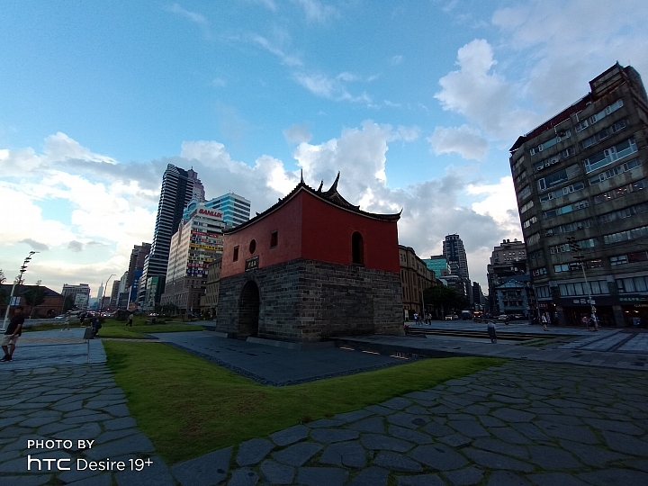 HTC Desire 19+三鏡頭 厲害