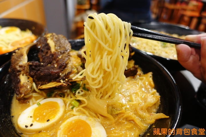 [食記] 台中北區 鬼匠拉麵-北平店 蒜香地獄雪花牛香麻夠勁 超大肋排現點現做 蝦爆了Q彈脆口 小菜多樣新鮮 台中美食