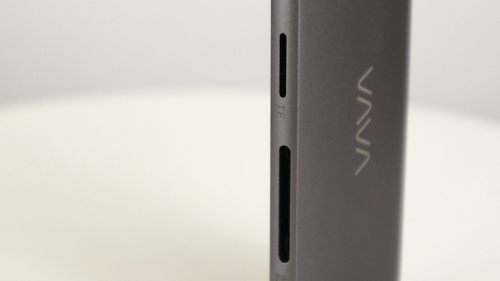 開箱 VAVA 八合一 USB Type C hub 圓潤輕薄中仍有 HDMI 與網路孔