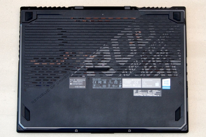 行動軍火庫 ASUS ROG STRIX SCAR III 電競筆電