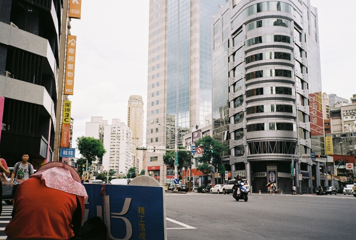 [Stylus ZOOM 140][Big Mini]颱風假[Kodak 200]