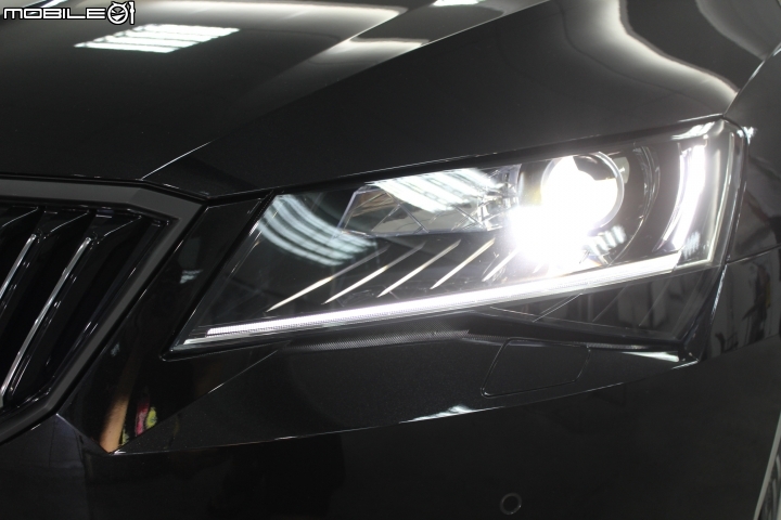 2019 SKODA SUPERB COMBI L&K 交車兼開箱 (內有正妹)