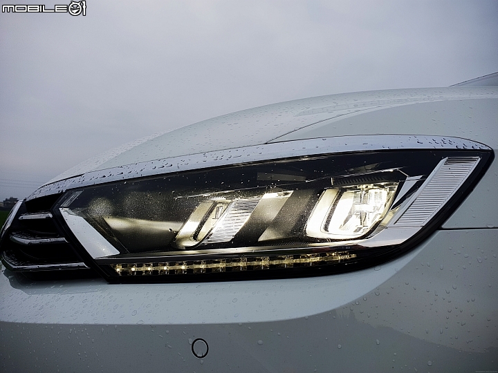 純白潔淨的Passat Variant