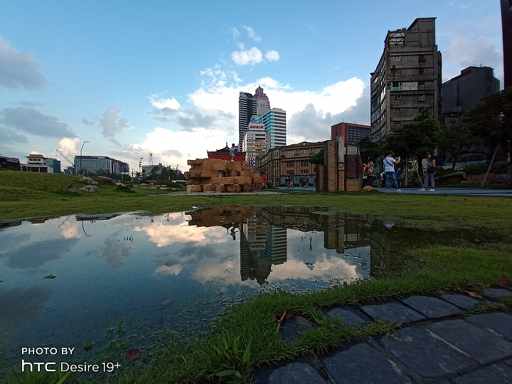 HTC Desire 19+三鏡頭 厲害
