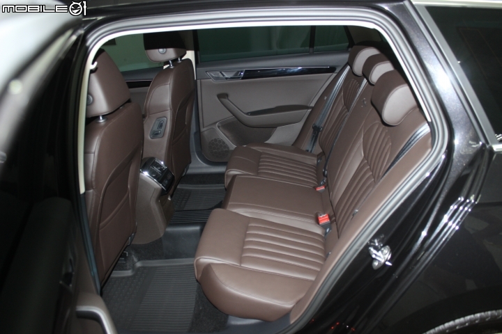 2019 SKODA SUPERB COMBI L&K 交車兼開箱 (內有正妹)