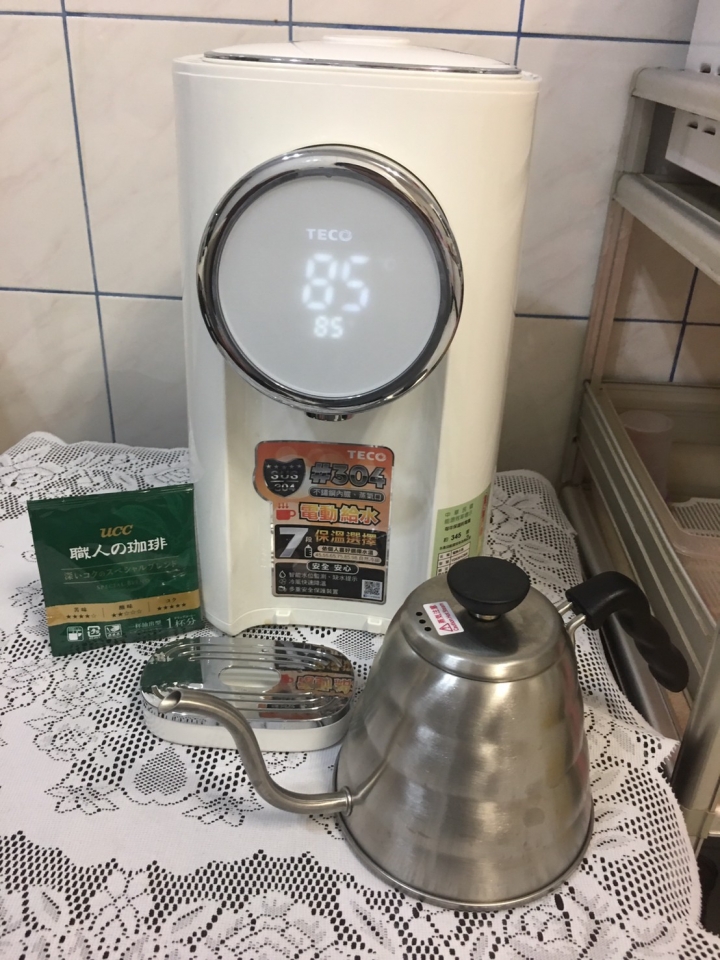 [開箱]東元TECO 5L簡約美型 智能溫控 熱水瓶 YD5201CBW