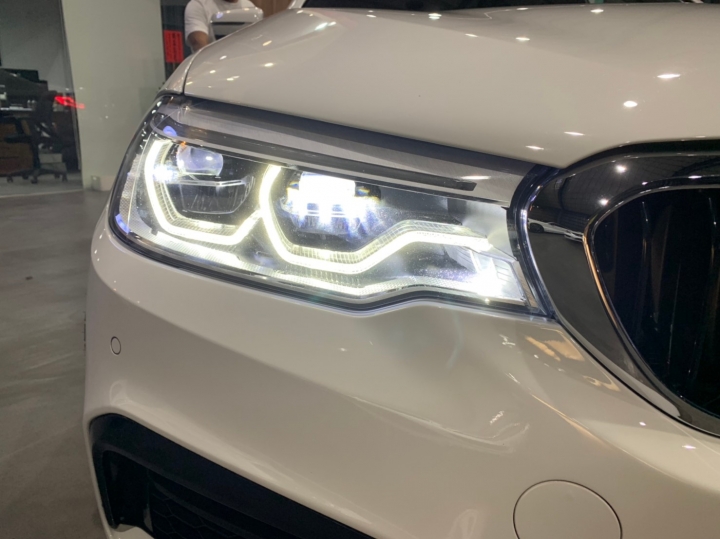 2017 BMW530I XDRIVE 抬頭顯示 電吸門  智慧頭燈