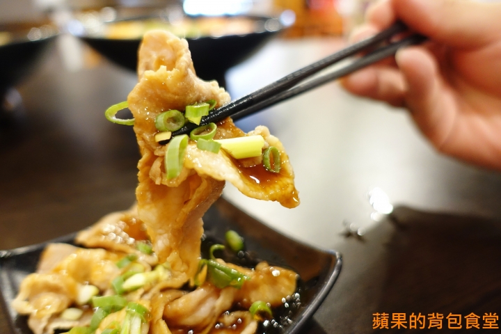 [食記] 台中北區 鬼匠拉麵-北平店 蒜香地獄雪花牛香麻夠勁 超大肋排現點現做 蝦爆了Q彈脆口 小菜多樣新鮮 台中美食