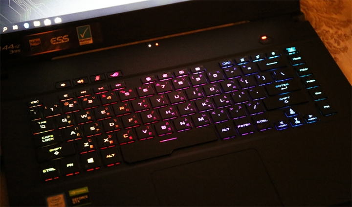 ROG西風M GU502入荷