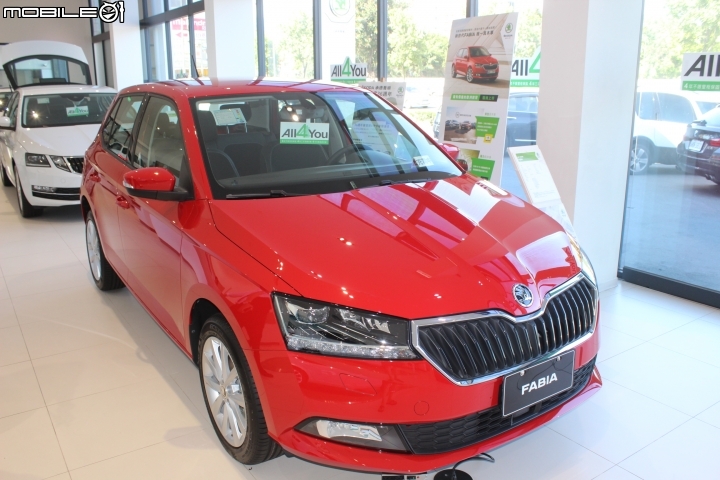 2019 SKODA SUPERB COMBI L&K 交車兼開箱 (內有正妹)