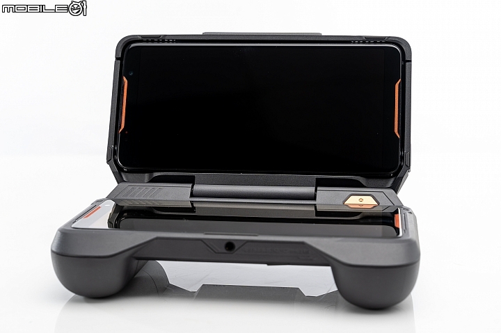 因體驗而改變！ASUS ROG Phone兩代雙螢幕基座、搖桿使用分析