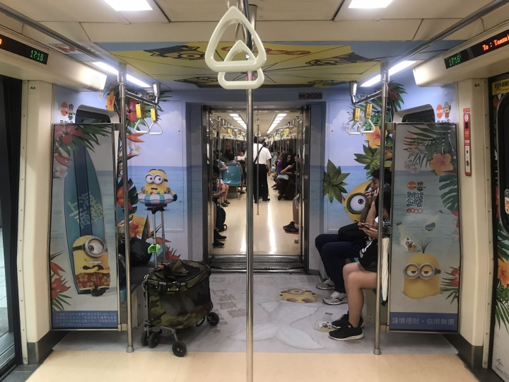 捷運一整個車廂的小小兵
