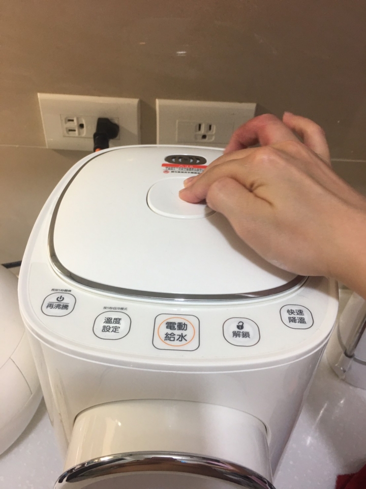 [開箱]東元TECO 5L簡約美型 智能溫控 熱水瓶 YD5201CBW