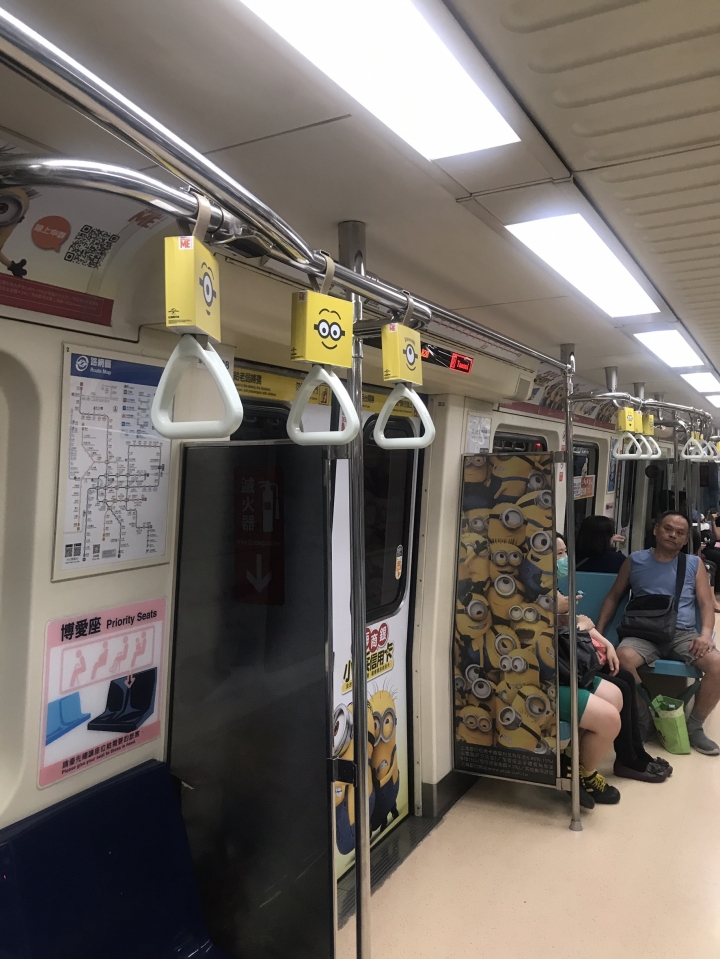 捷運一整個車廂的小小兵
