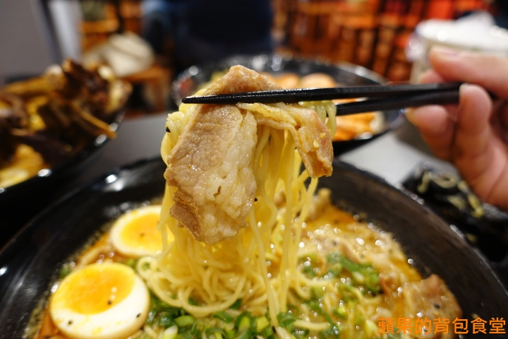 [食記] 台中北區 鬼匠拉麵-北平店 蒜香地獄雪花牛香麻夠勁 超大肋排現點現做 蝦爆了Q彈脆口 小菜多樣新鮮 台中美食