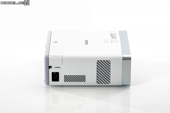 Epson EF-100自由視移動光屏 和電視互補的好搭檔