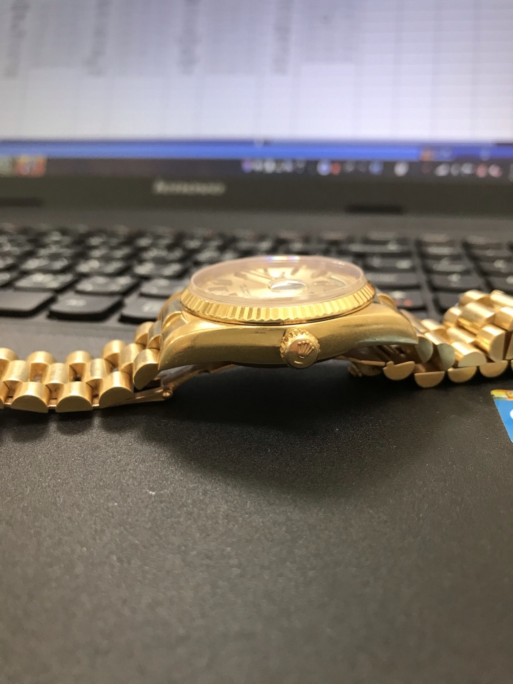 老勞!不好意思，想請教一下這隻錶的型號！感謝各位！