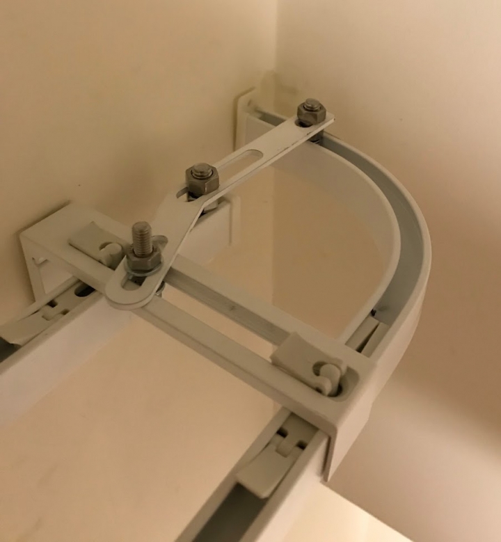 Ikea VIDGA track rail Improvement. 窗簾軌道於側邊轉彎遮光時的載重改良。