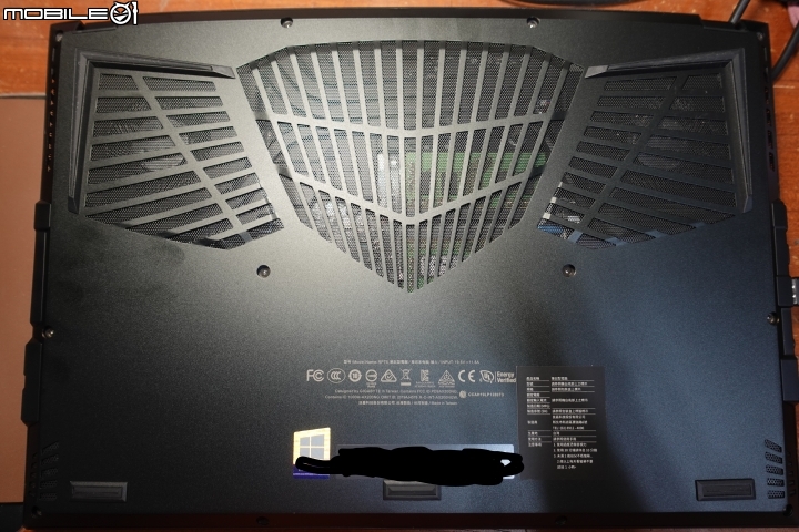 技嘉 AERO 15 OLED 怎麼不專業怎麼來開箱文