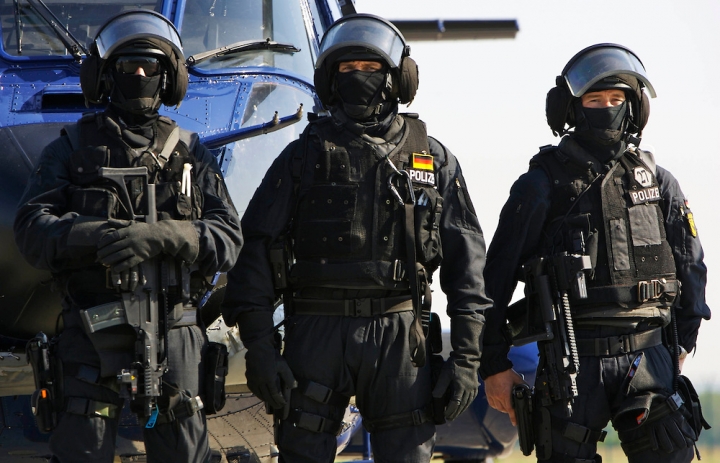 特警用和軍用裝備的差別？