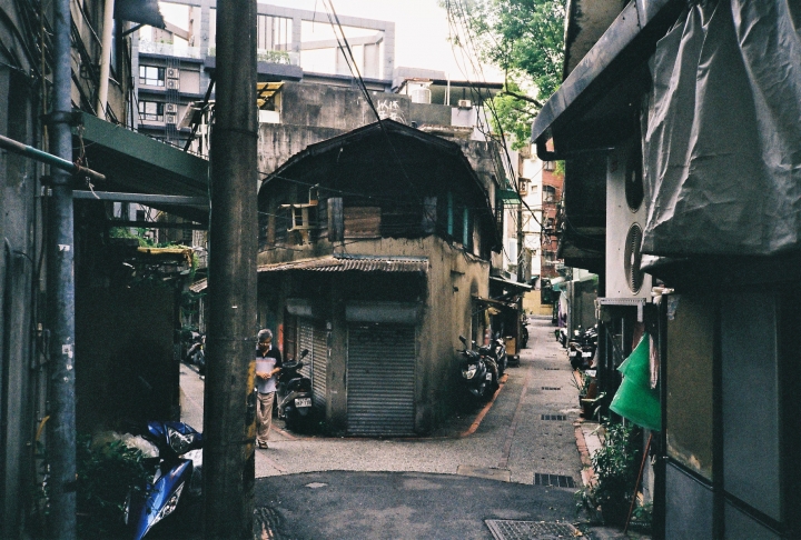 [Stylus ZOOM 140][Big Mini]颱風假[Kodak 200]