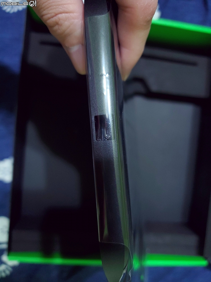 開箱 Razer Mamba Firefly HyperFlux 曼巴+烈焰神蟲無線充電系統