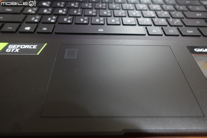技嘉 AERO 15 OLED 怎麼不專業怎麼來開箱文