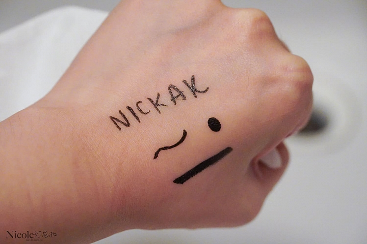 點我看大圖 開架時尚彩妝 NICKA K 妮卡 紐約時尚同步不間斷,雅緻奢華系列顯色唇膏/九色眼影盤 實用度大破表!