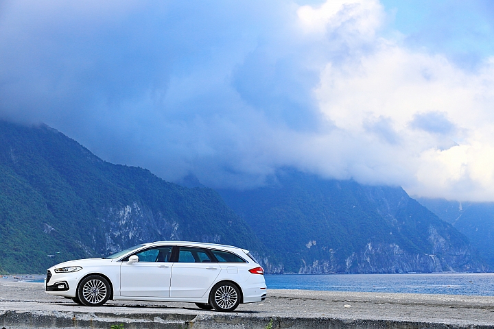 (映像旅行) 回味念書時的熱血環島 in台灣 feat. Ford Mondeo Wagon & Canon EOS R