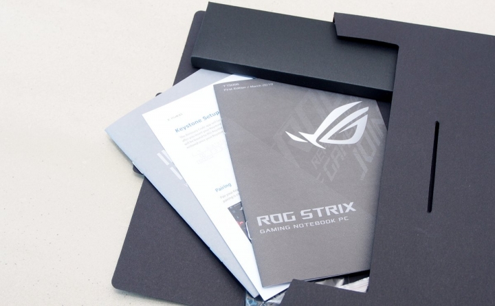 行動軍火庫 ASUS ROG STRIX SCAR III 電競筆電