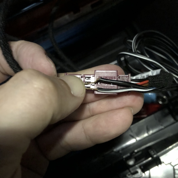 BMW 320i M Sport 超不專業室內燈增亮DIY