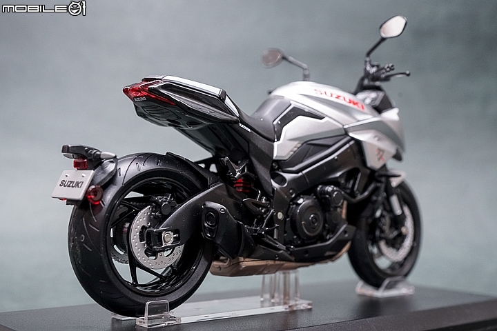 【開箱】SUZUKI 現代武士刀 KATANA 參上！1/12  Aoshima 青島文化教材社組裝完成品開箱！
