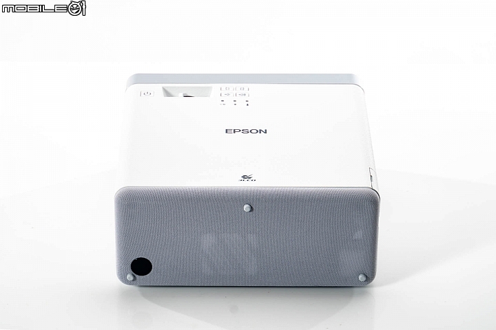 Epson EF-100自由視移動光屏 和電視互補的好搭檔