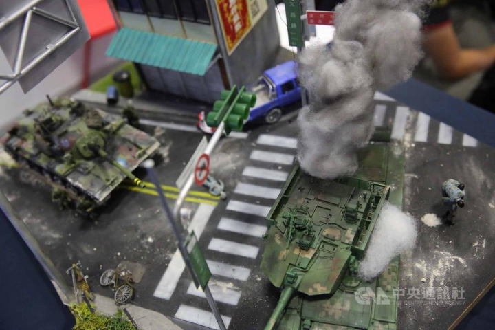 軍迷模型反制中國 國軍戰車新北街頭擊毀共軍